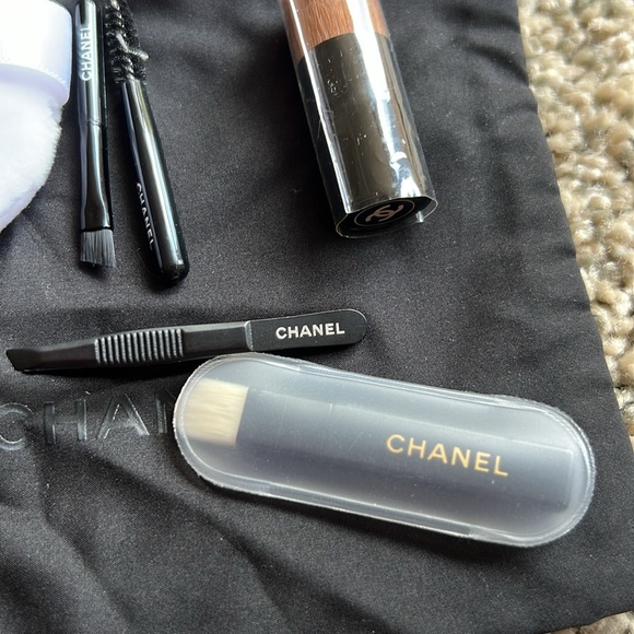 Chanel mini travel brush makeup set - Picture 2 of 5